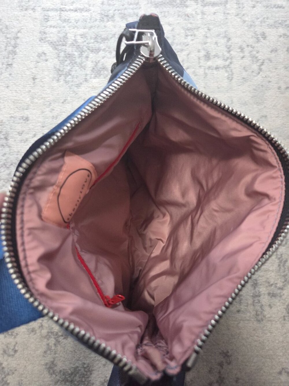 Shortylove Crossbody - Picture 3 of 3